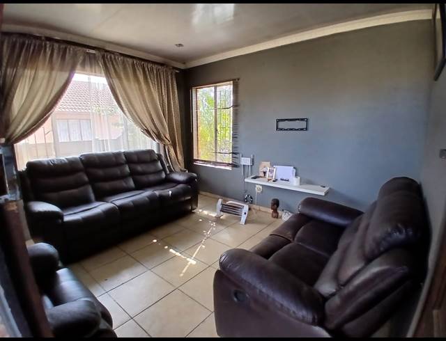 3 BEDROOM HOUSE FOR SALE IN SEBOKENG ZONE 17